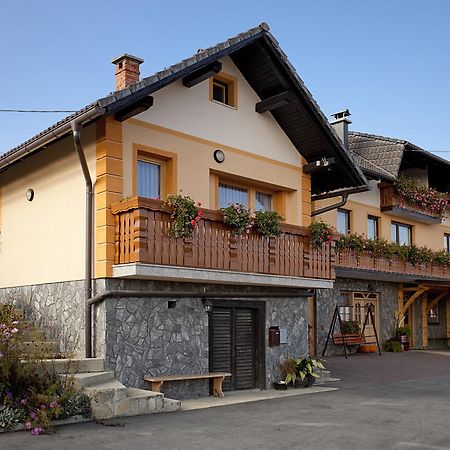 Apartamento Tourist Farm Skrbina Otočec Exterior foto