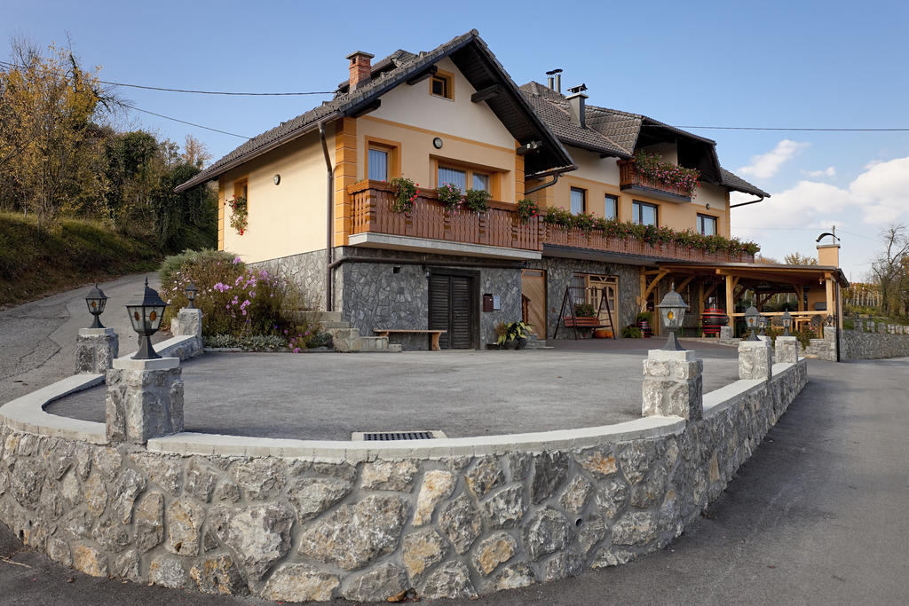 Apartamento Tourist Farm Skrbina Otočec Exterior foto