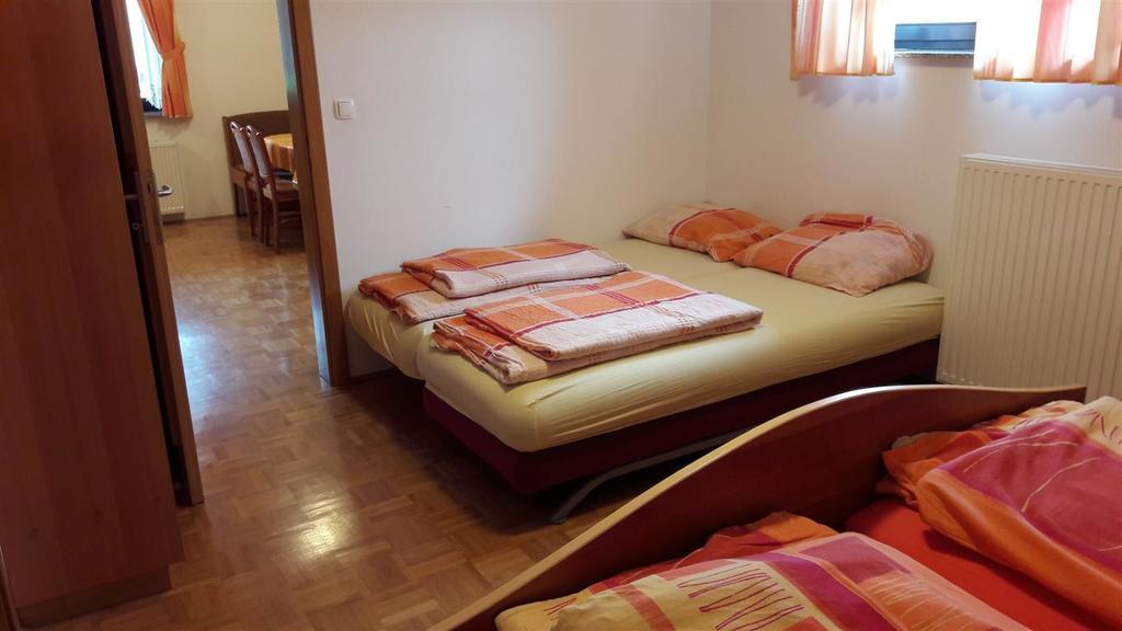 Apartamento Tourist Farm Skrbina Otočec Exterior foto