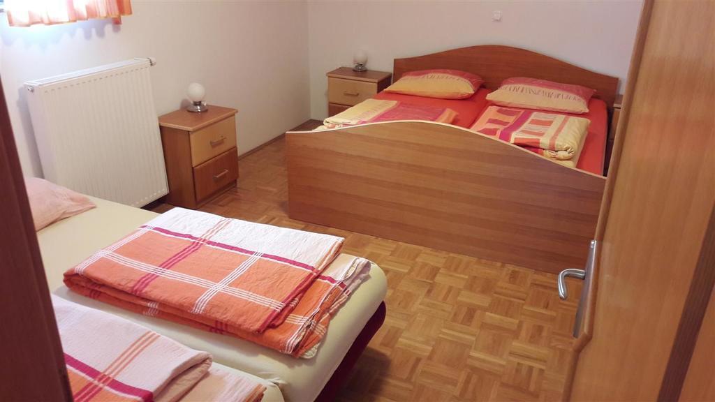 Apartamento Tourist Farm Skrbina Otočec Exterior foto