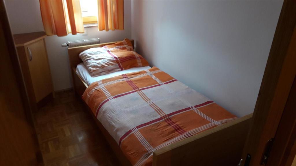 Apartamento Tourist Farm Skrbina Otočec Exterior foto