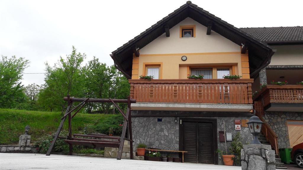 Apartamento Tourist Farm Skrbina Otočec Exterior foto