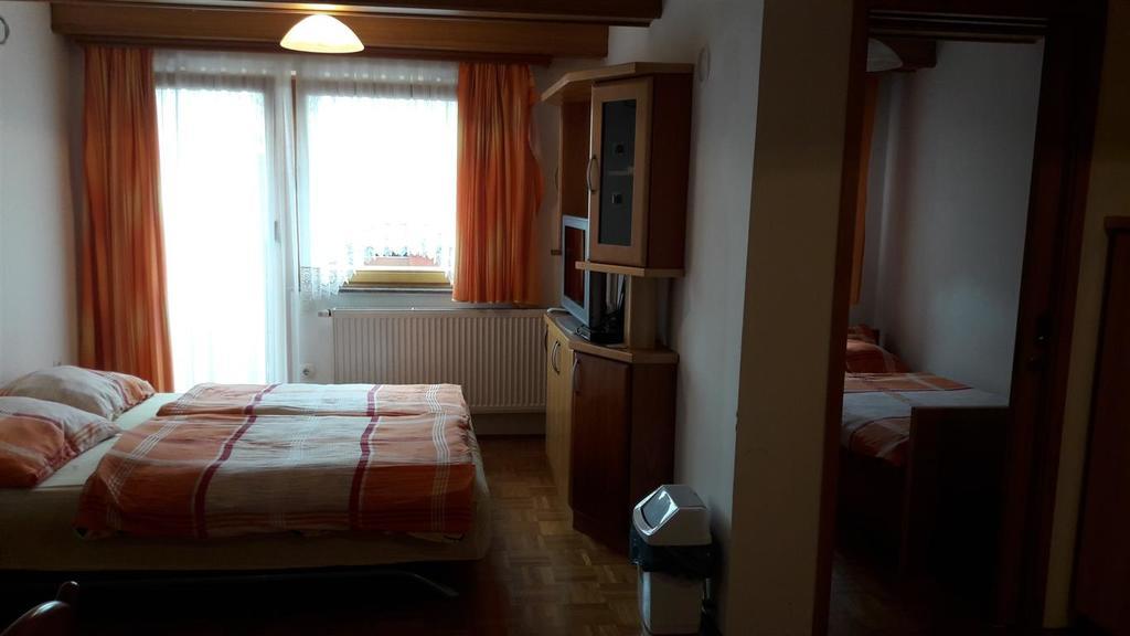 Apartamento Tourist Farm Skrbina Otočec Exterior foto