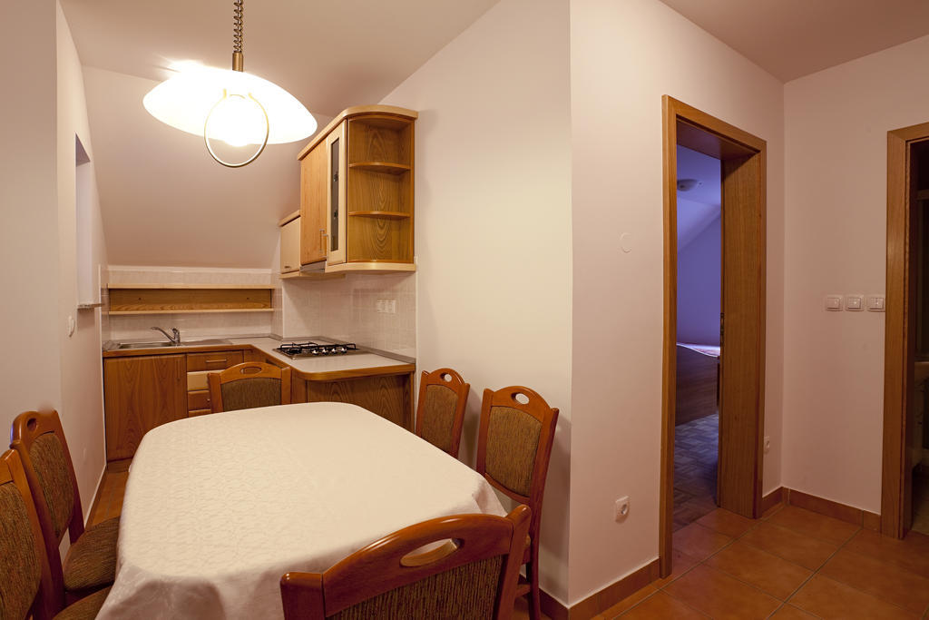 Apartamento Tourist Farm Skrbina Otočec Habitación foto